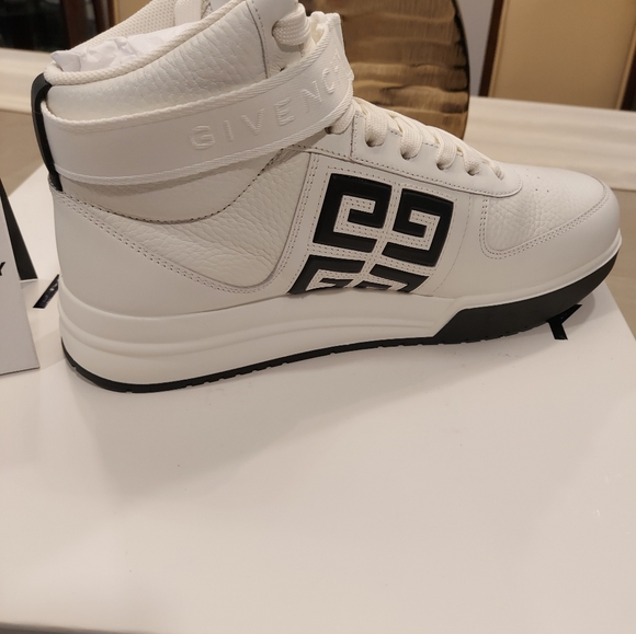 Givenchy G4 High-Top Sneakers - Picture 7 of 10
